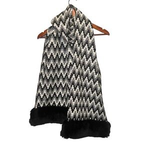 Carlisle 100% Wool Chevron Black & Grey Faux Fur Scarf